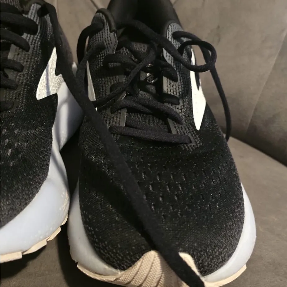 Brooks Black and Gray Running Shoes - Image 2