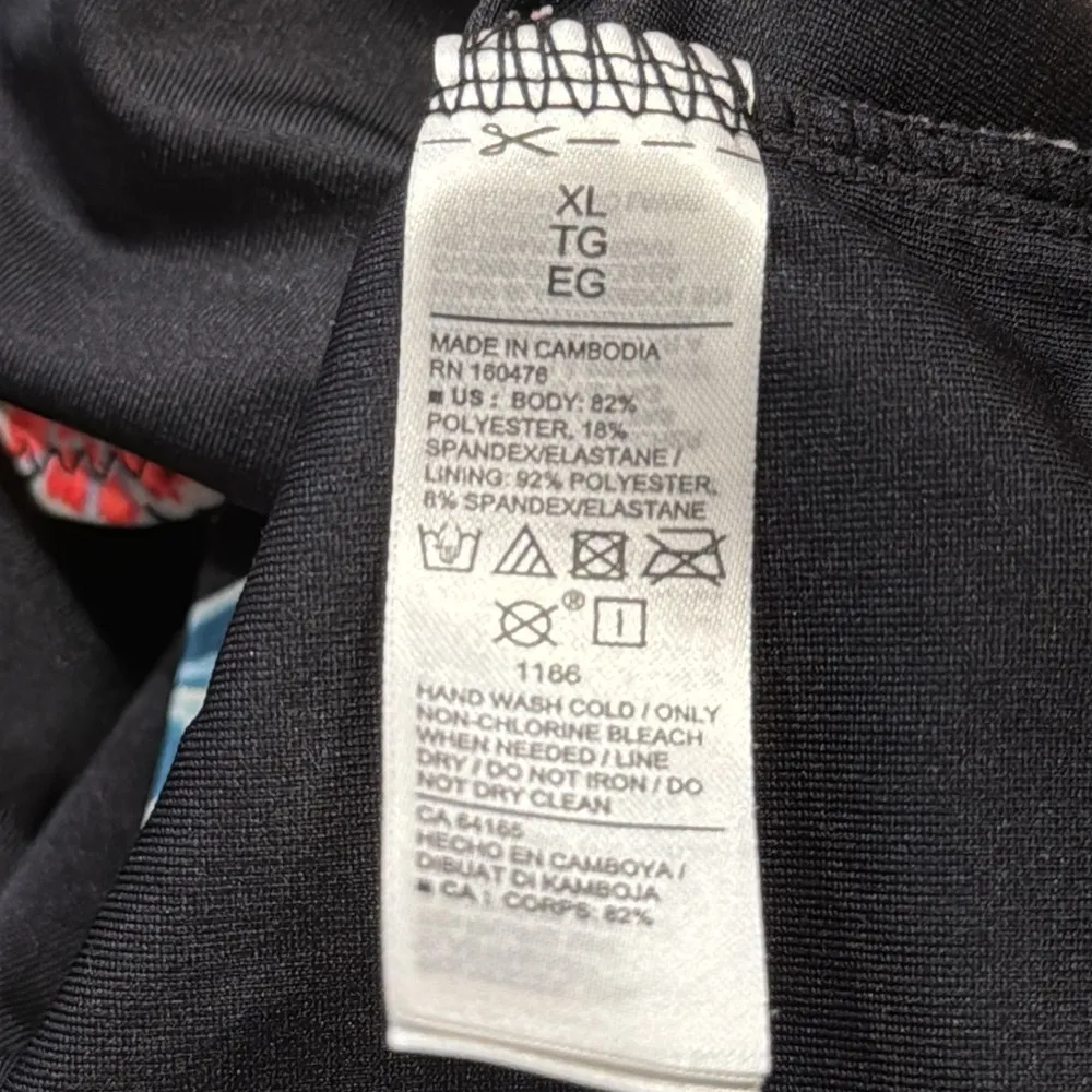 Old Navy women’s twist front floral one piece swim suit size xlarge . - Image 2