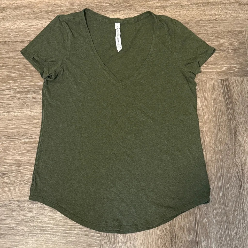 Lululemon Love Tee V - Image 3
