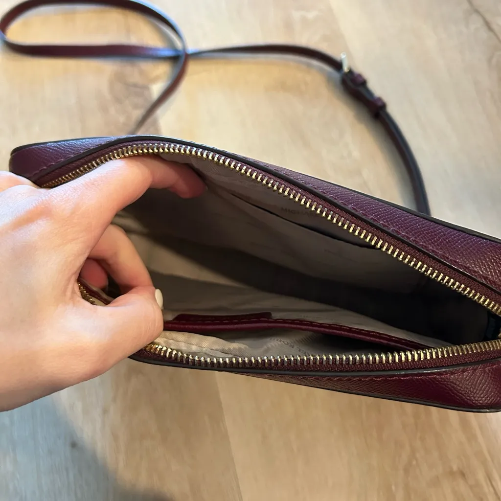 Michael Kors Jet Set Travel Medium E/W Saffiano Leather deep red - Image 3