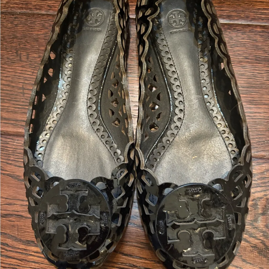 Tory Burch Black Cutout Flats in size 6 - Image 6