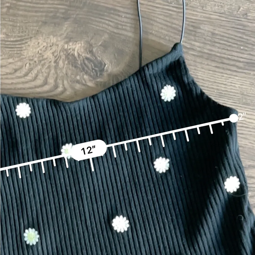 Ribbed black Dailey embroidered cropped tank top - Image 2