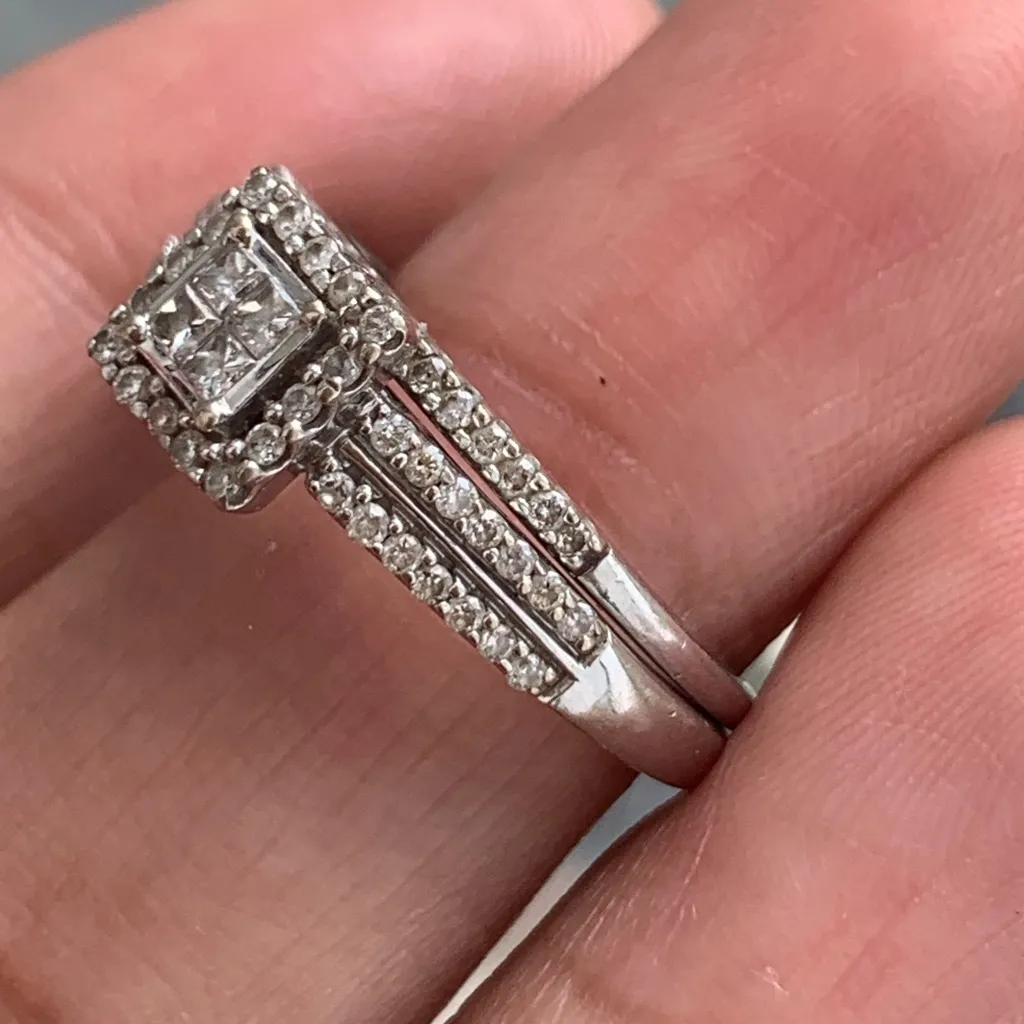 10kt Gold Engagement/Wedding Ring Set - Image 5