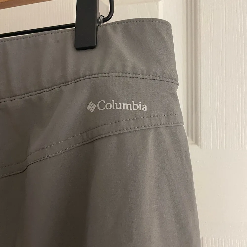 Columbia Gray Cargo Cropped Pants Lightweight Relaxed Fit womens 14/16 - Image 3