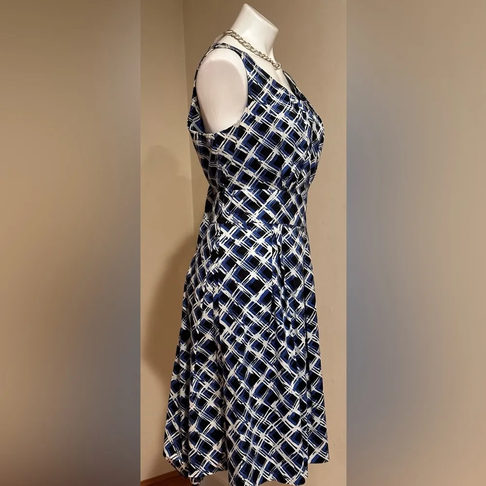 East 5TH Street Black White Blue 3D Squares Dress SZ 16 pleated top and bottom - Image 4