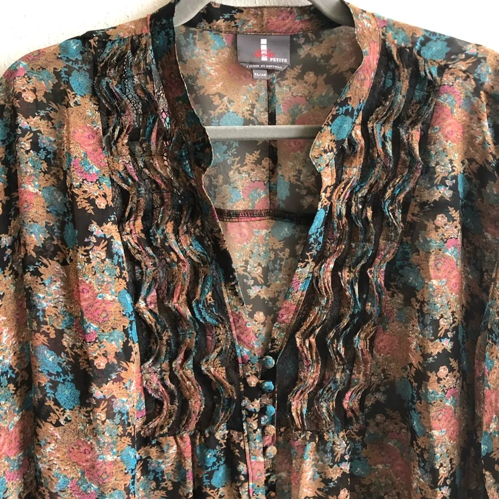Buffalo Blouse Floral Ruffled Button Front Top XLP EUC I Jeans by Buffalo - Image 4