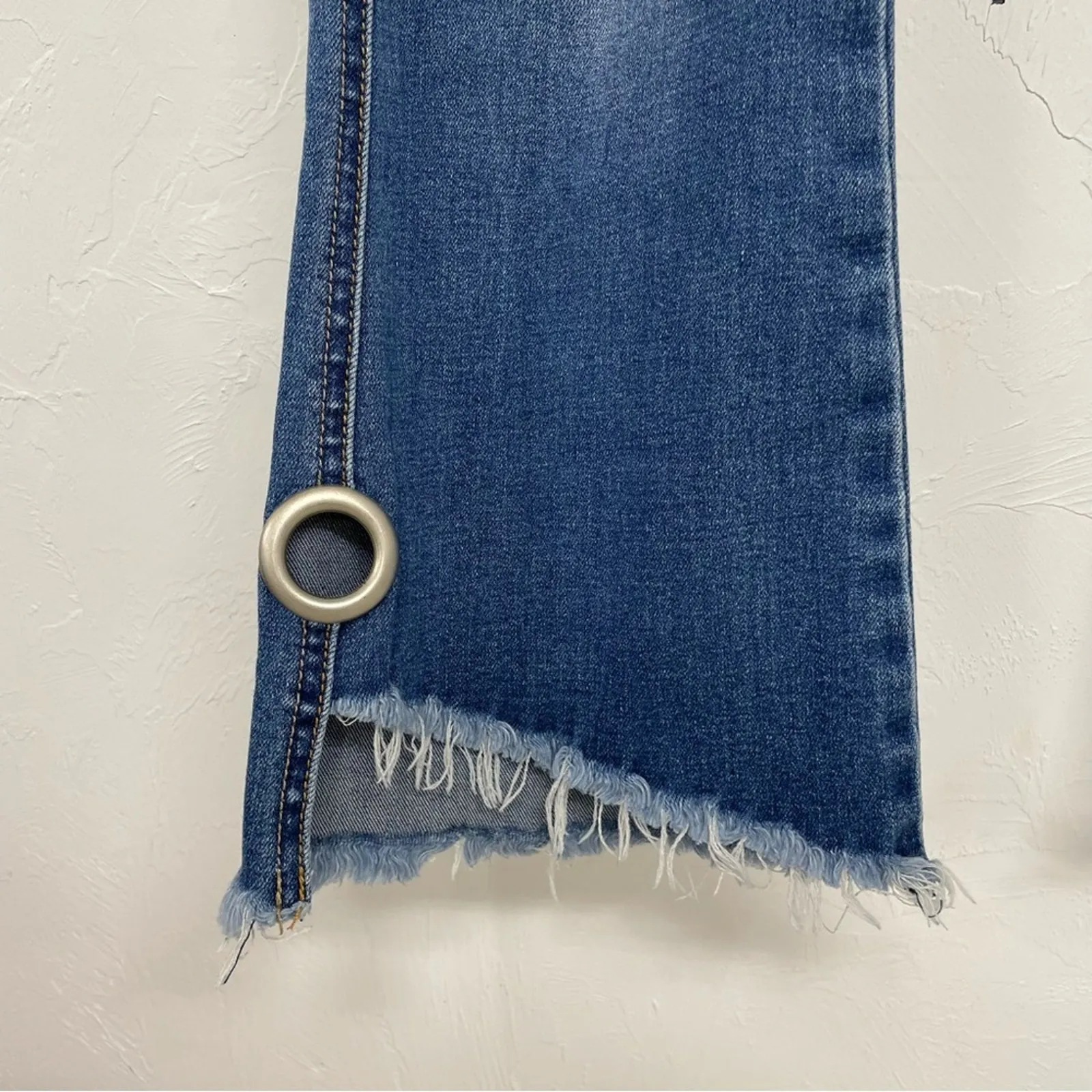 Litz Medium Wash Ankle Raw Hem Straight Leg Jeans Womens 26 Zip Fly Blue Denim - Image 2