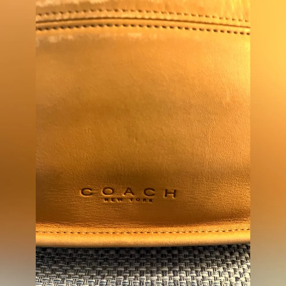 Coach Vintage Tribeca Legacy Tan Leather Tote Bag dbl handles zip top & pocket - Image 2