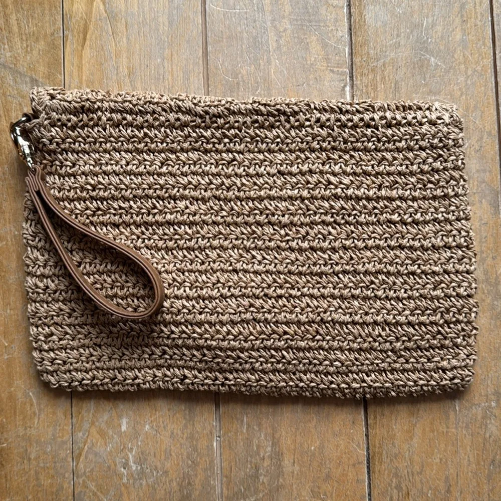 Elegant Tan Crochet Clutch - Image 5