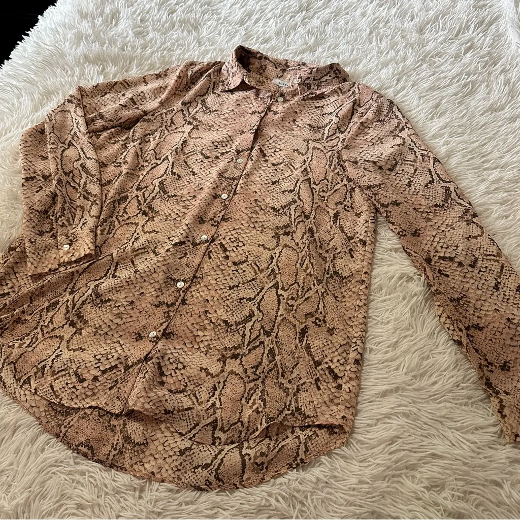 Rose & Olive Snake Print Button Down Shirt - Beige and Black Size Small - Image 12