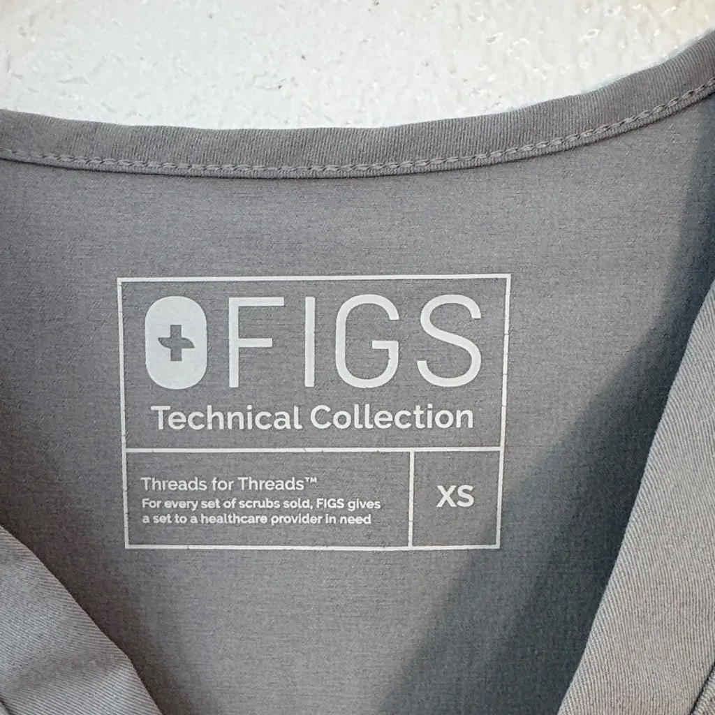 Figs scrub top gray - Image 5