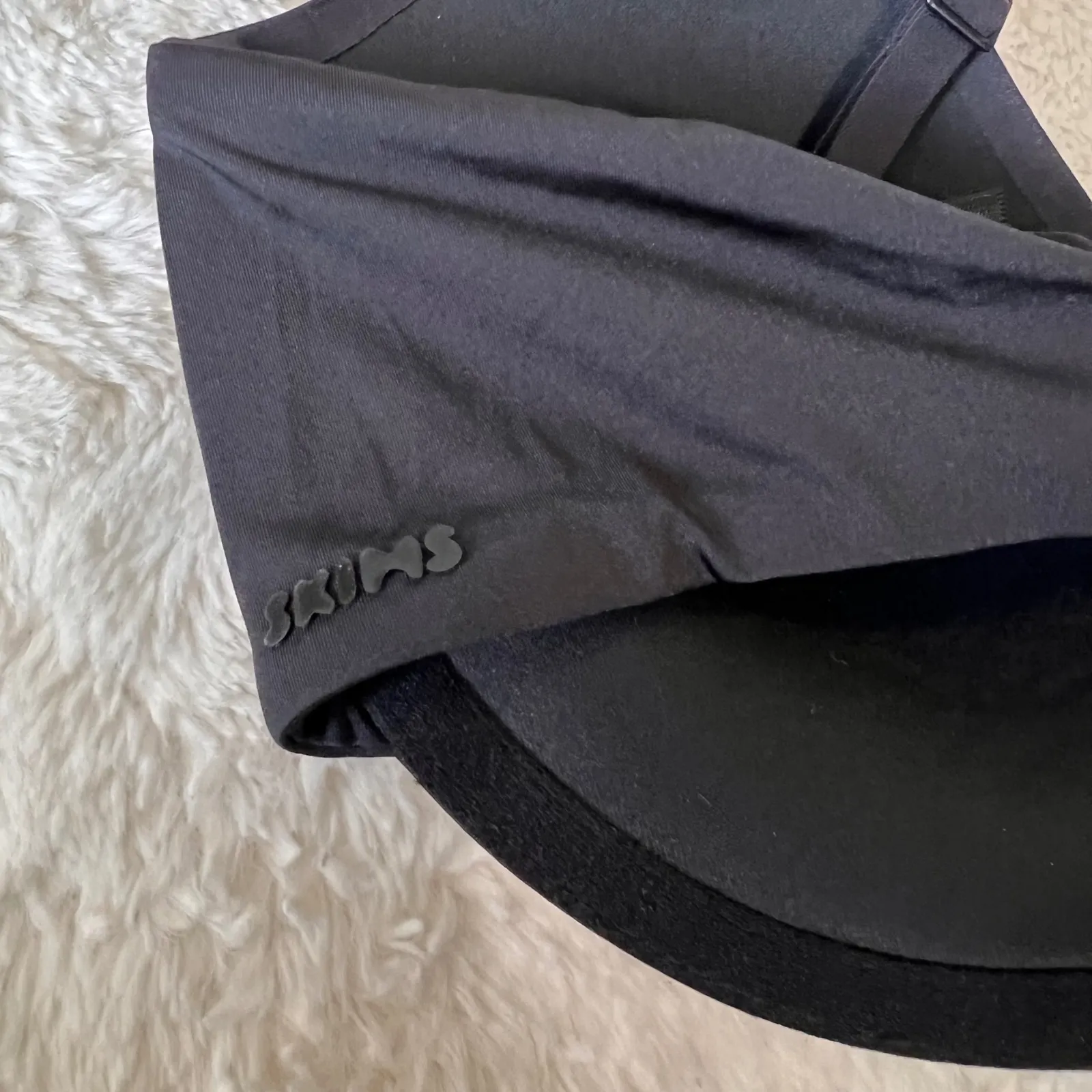 SKIMS Plunge Bra Black Size 34C Deep V Neck Wirefree Push Up Seamless NWOT - Image 5