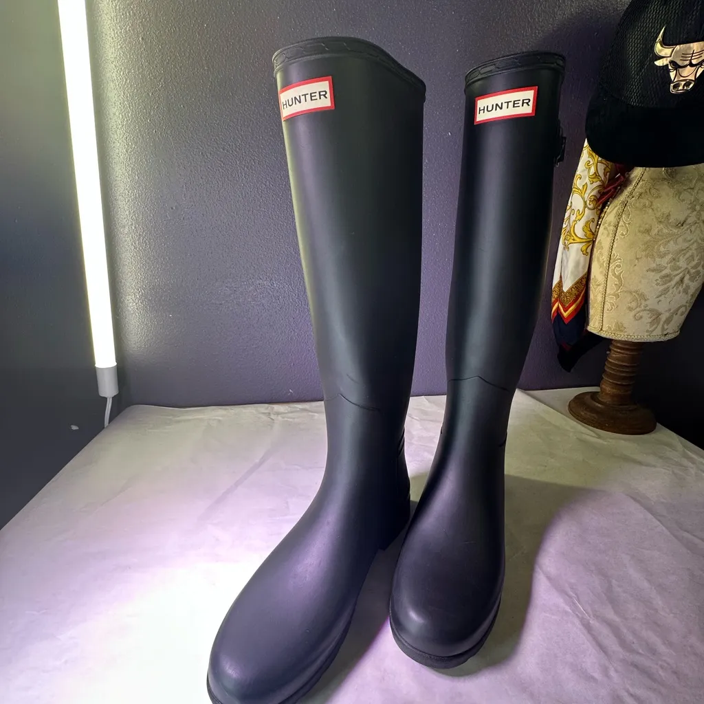 Hunter Classic Black Rain Boots - Image 2