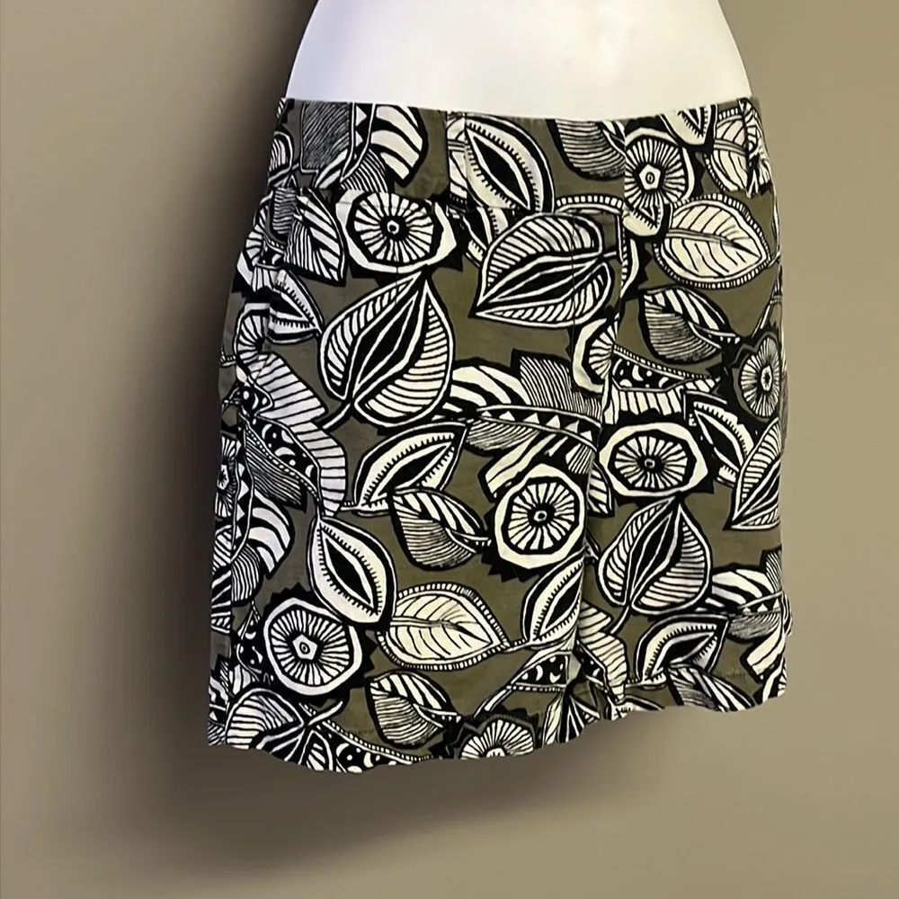 LOFT Abstract Tropical Floral Olive Black Cream Linen Blend Bermuda Shorts-Sz 8 - Image 3