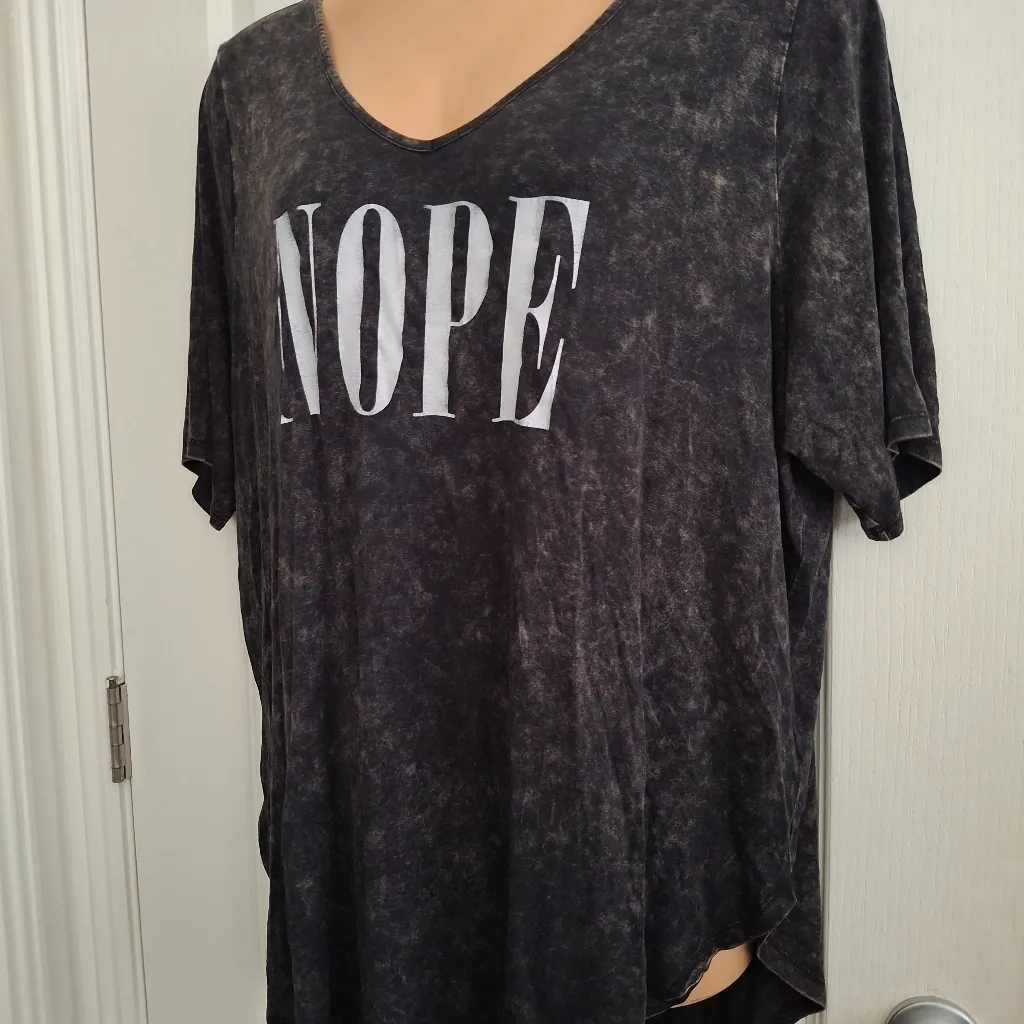 Torrid Sz 4 Charcoal Graphic Women's Tee - Image 4