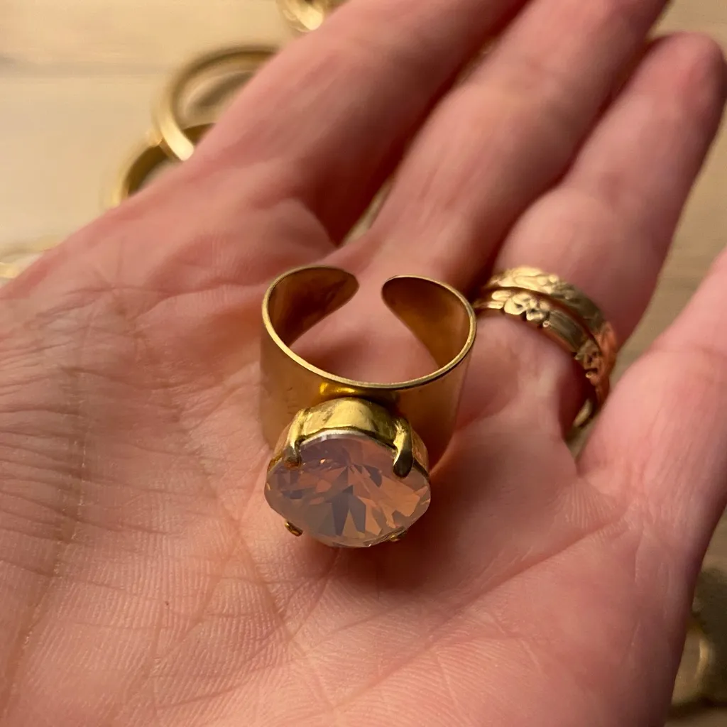 Imitation Moonstone Fully Adjustable Costume Ring Gold - Image 4