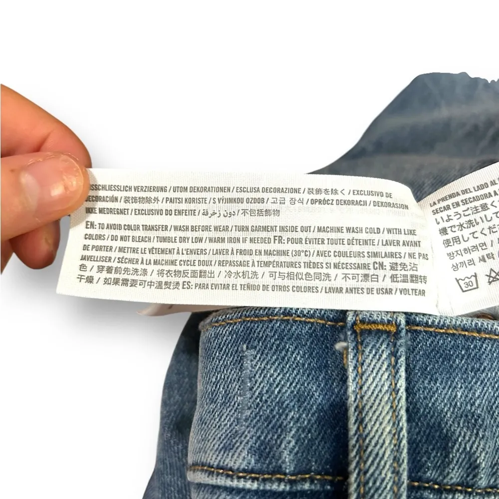 Abercrombie & Fitch The 90's Straight Ultra High Rise Medium Wash 26/2 Short - Image 12