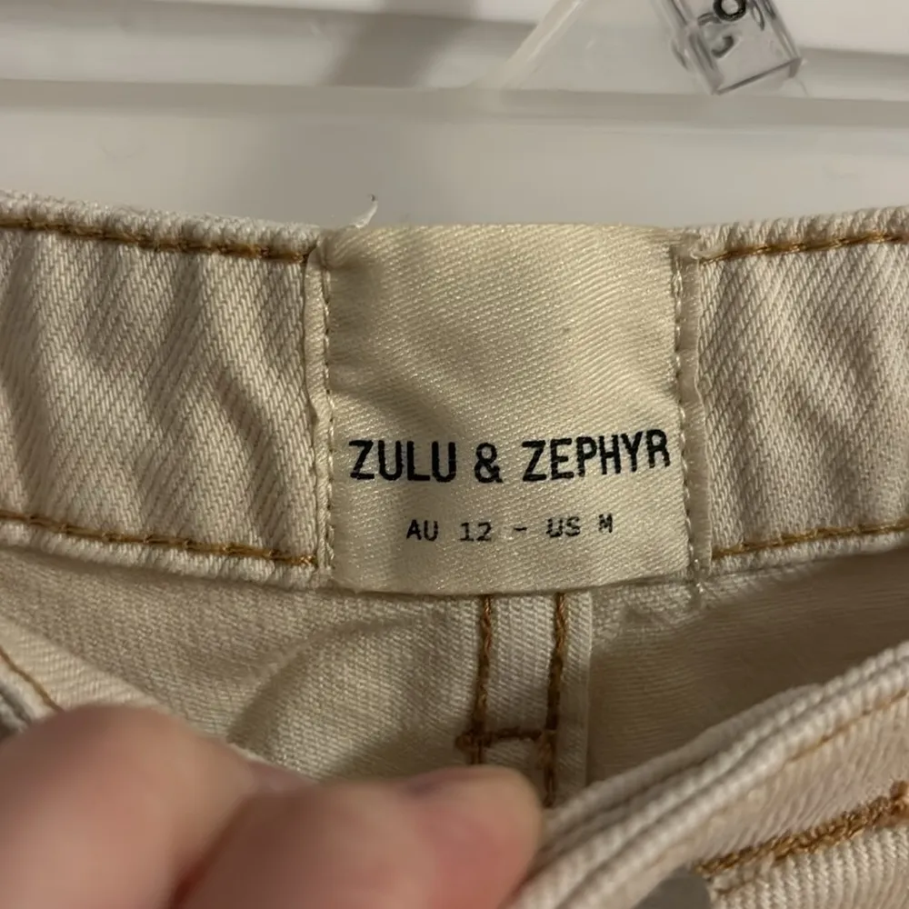 Zulu & Zephyr Cream Raw Hem High Rise Jean Size 6 - Image 3
