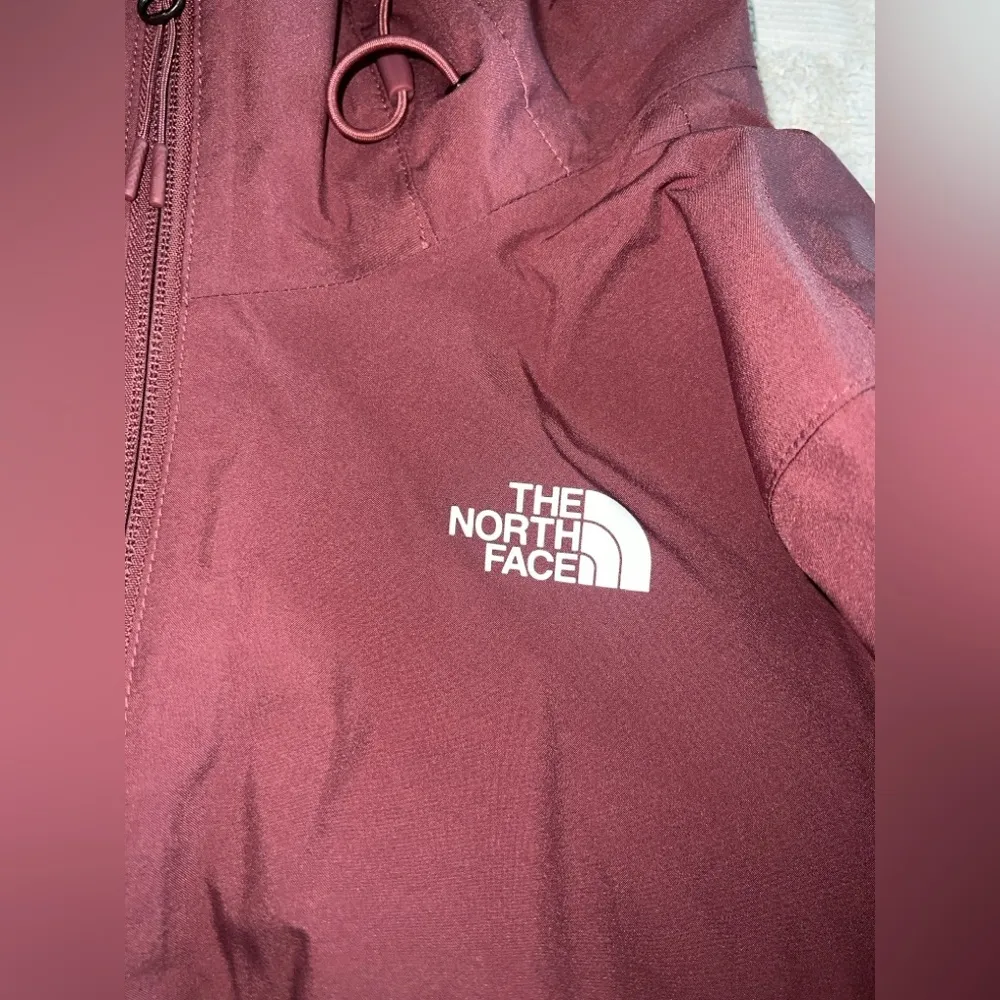 Northface Dryvent Dusty Rose Jacket
Size Small - Image 3
