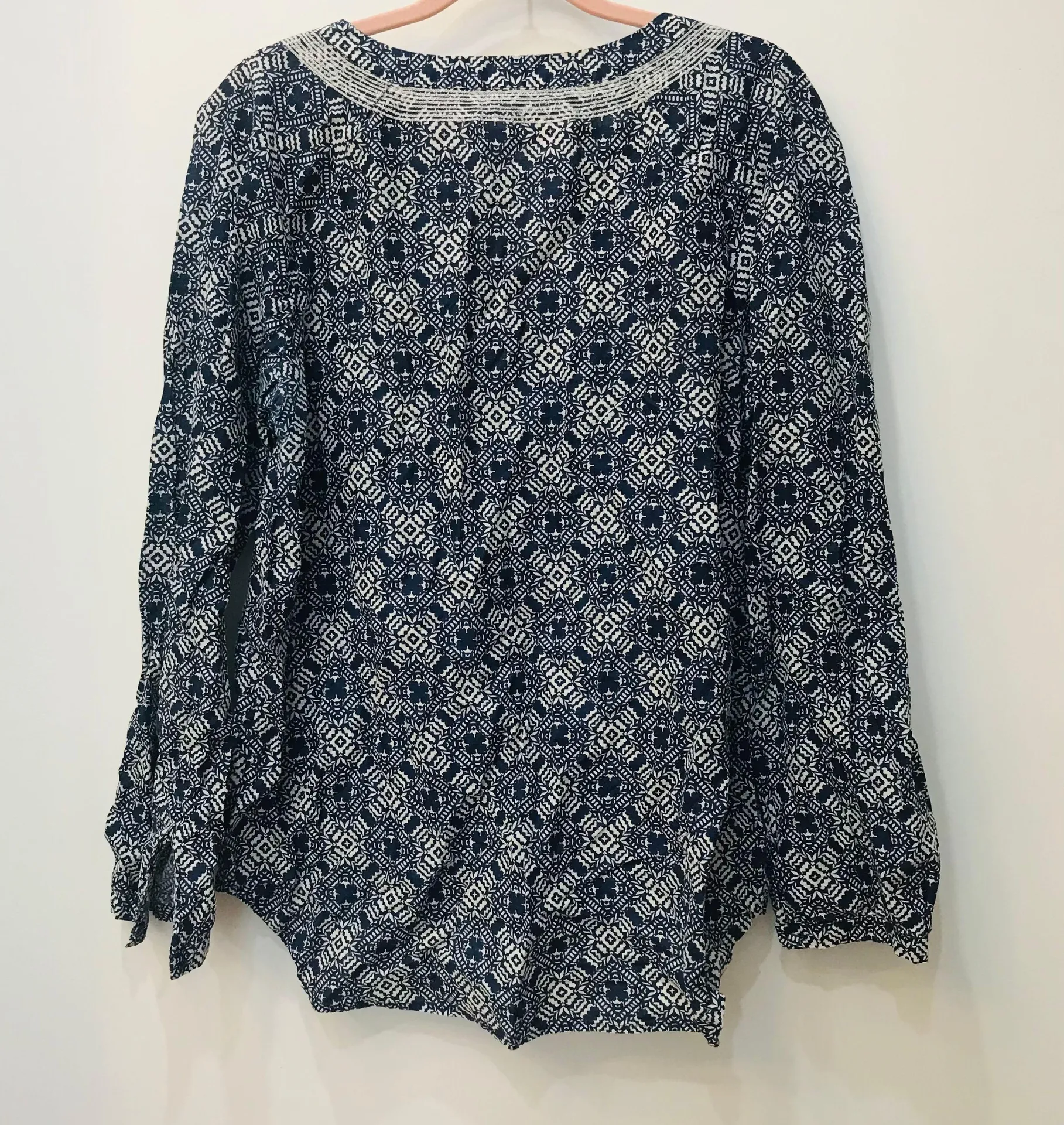 J Crew V Neck Top Tunic Embroidered Blouse small S - Image 3