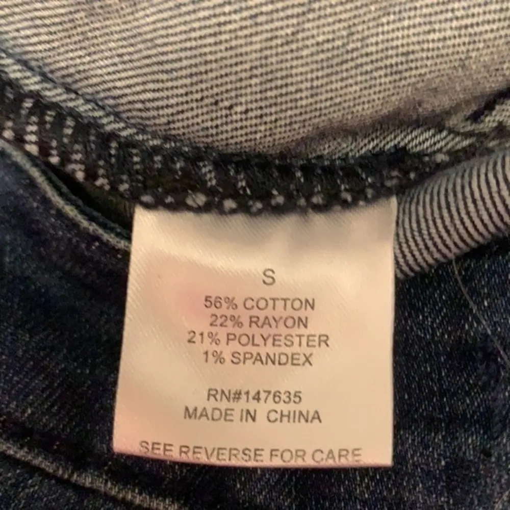 Romeo & Juliet Couture grommet raw hem jeans S - Image 7