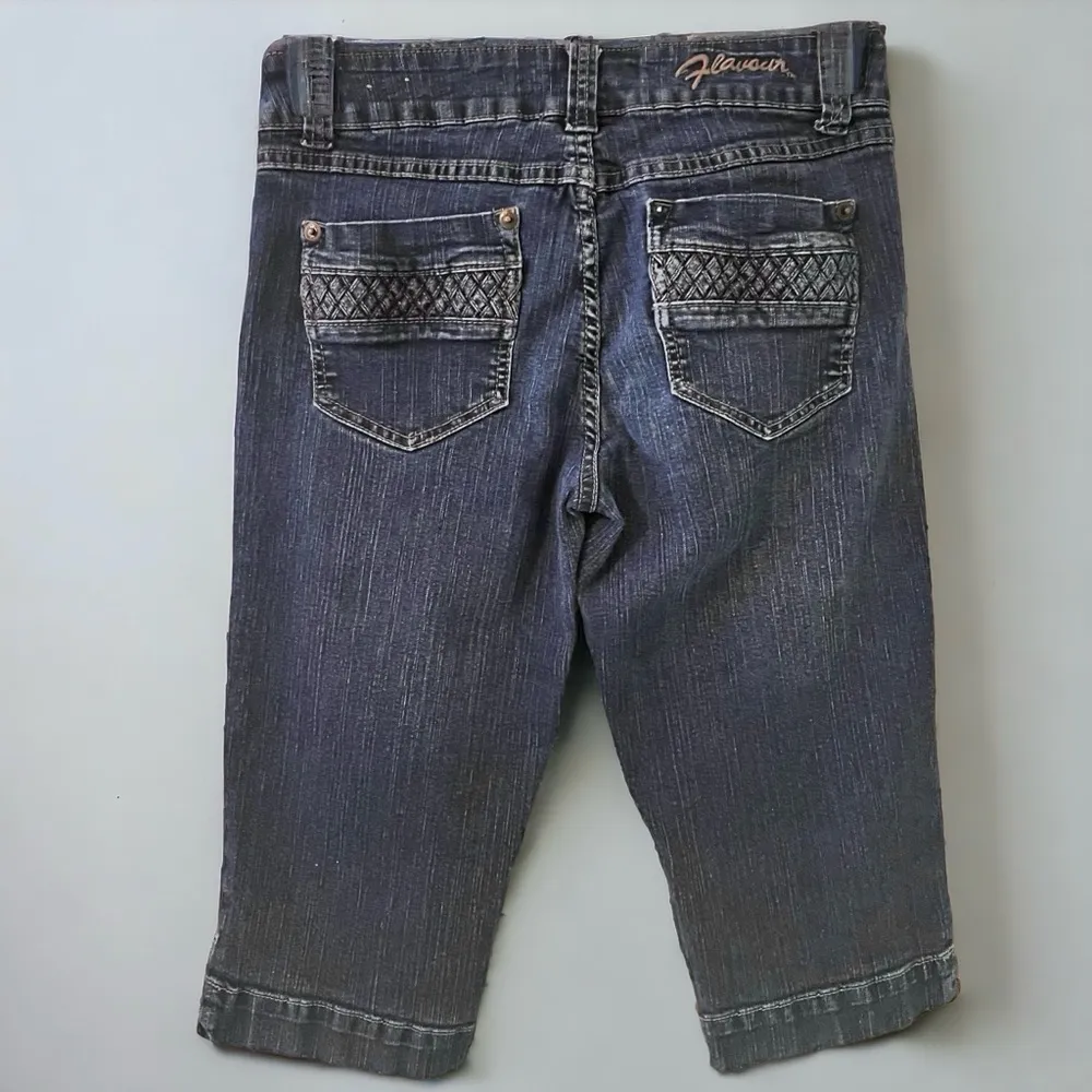 Bubblegum Women’s Mid-Rise Denim Jean Capris - Image 2