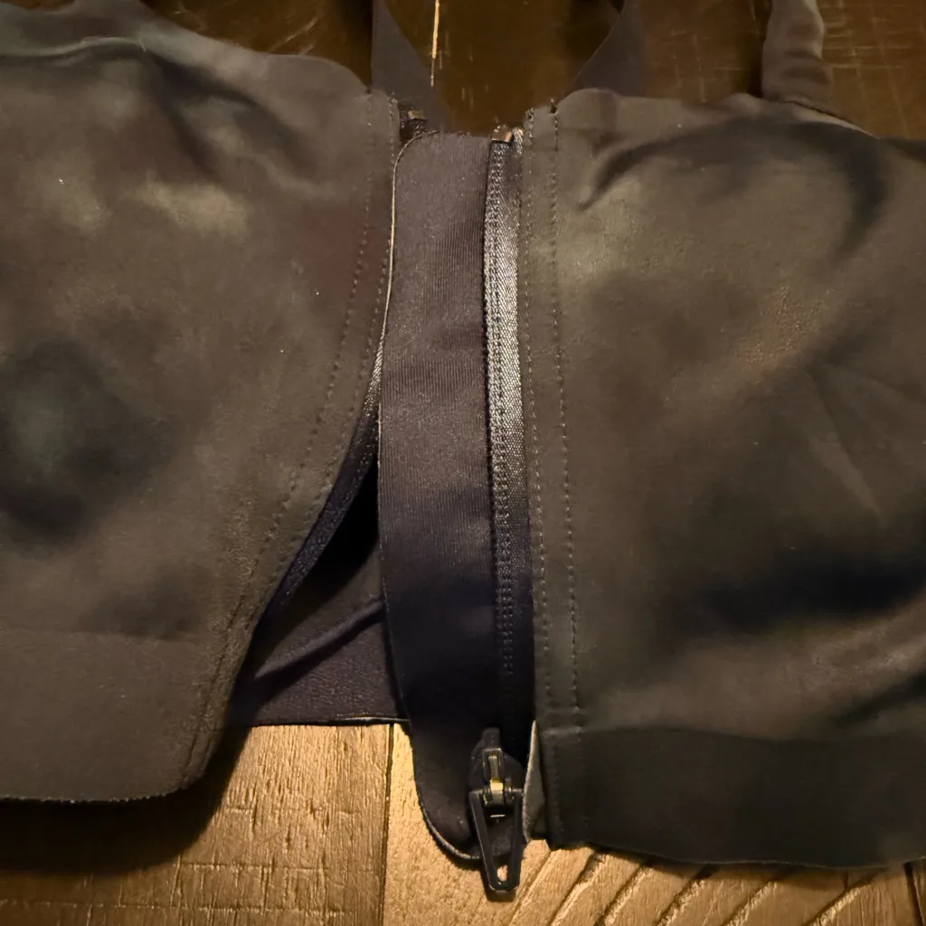 Victoria's Secret Knockout Navy and Grey / Light Blue Front Close Zip Sports Bra - Image 3