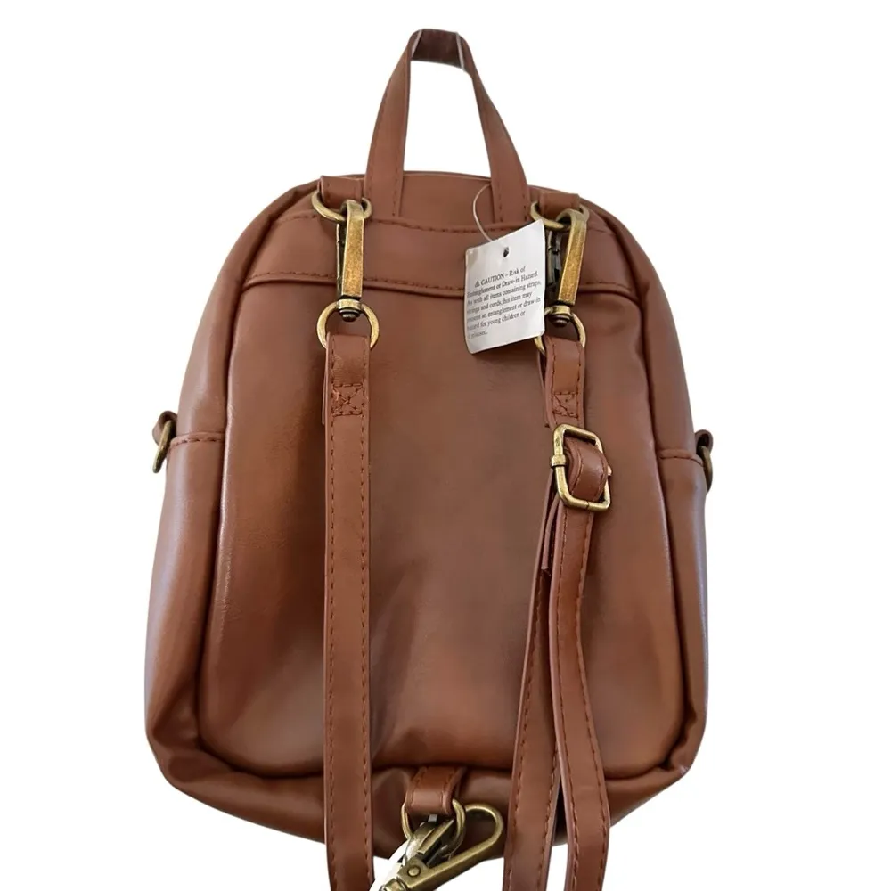 Harry Potter Hogwarts Crest Mini Backpack with Pink Pygmy Puff Keyring Brown - Image 3