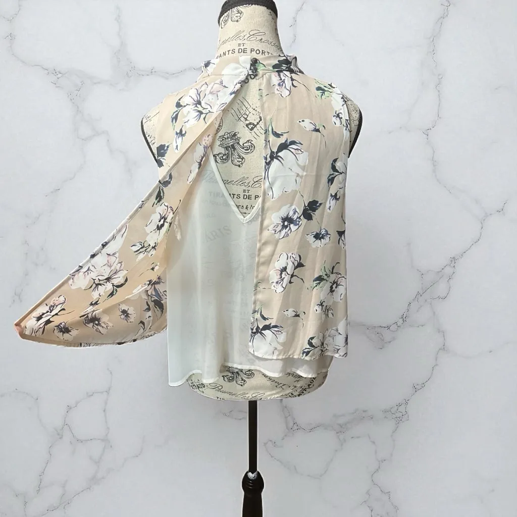 Astr Floral Sleeveless Blouse in Cream and Blue - Image 7