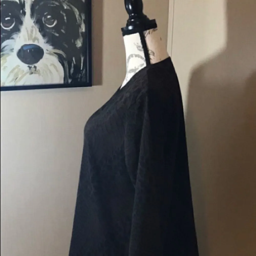 Cathy Daniels missing labels measures a large - Image 3