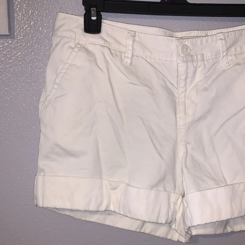 Old Navy  White Low Rise Folded Hem Summer Shorts - Image 2