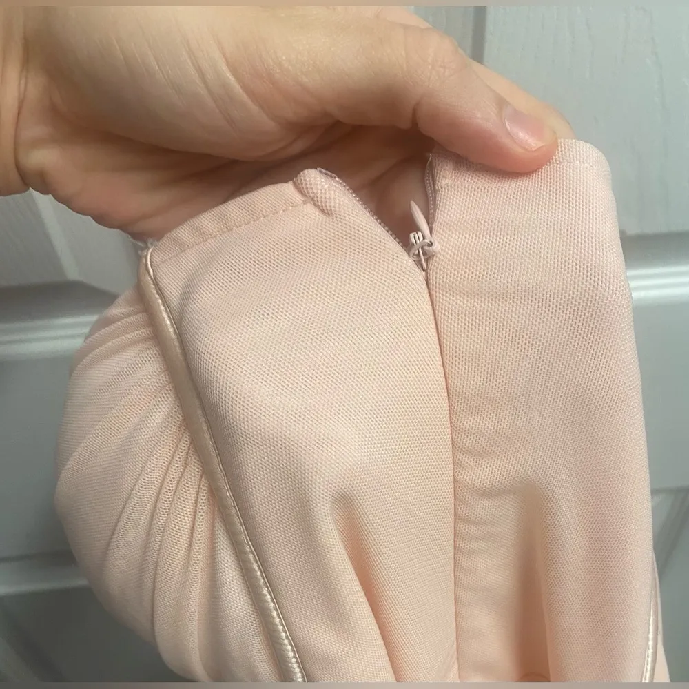 💕 2 For $10 No Brand Peach Fitted Mini Dress W/ Ruching and Boning Size Large Pink - Image 4