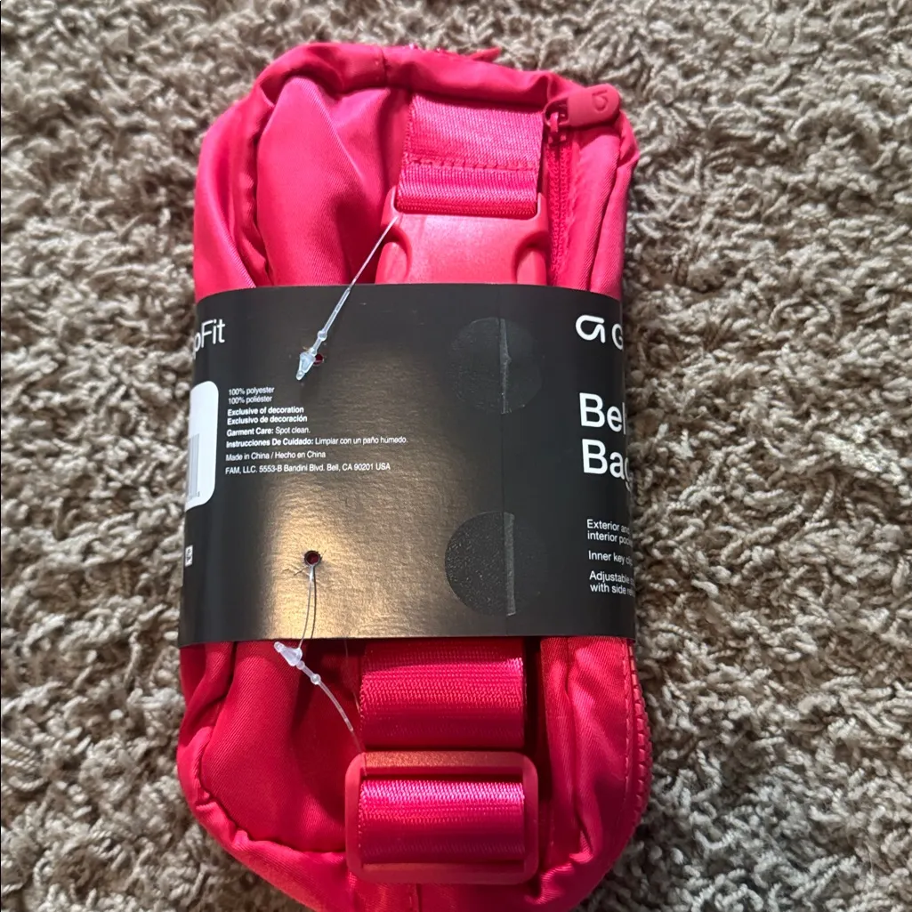 GAPFit belt bag red pink unisex - Image 5