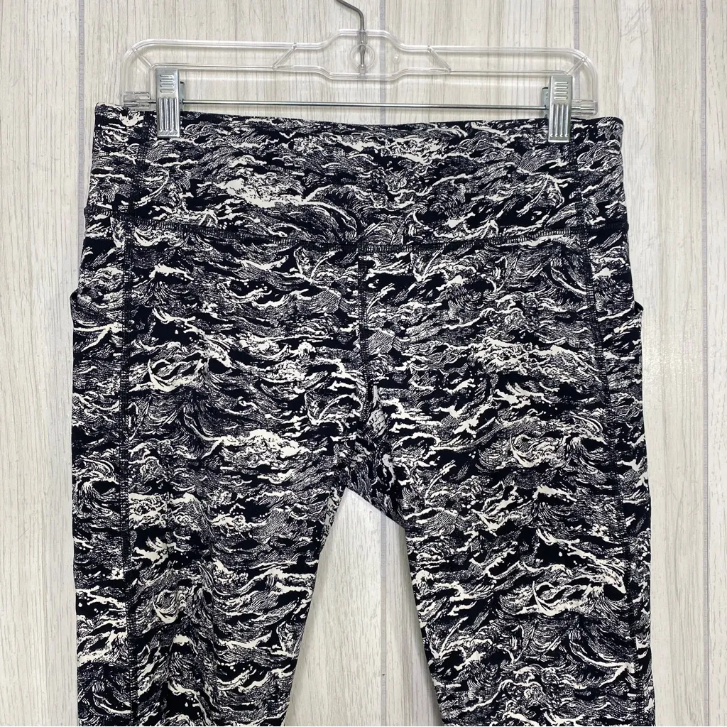 Lululemon Pace Rival Crop Nami Wave White Black size 10 W6HDKS - Image 3