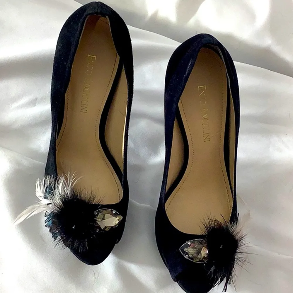 Red Carpet Black Suede Pump, Mink, Peacock Feathers & Jewels EUC - Image 5