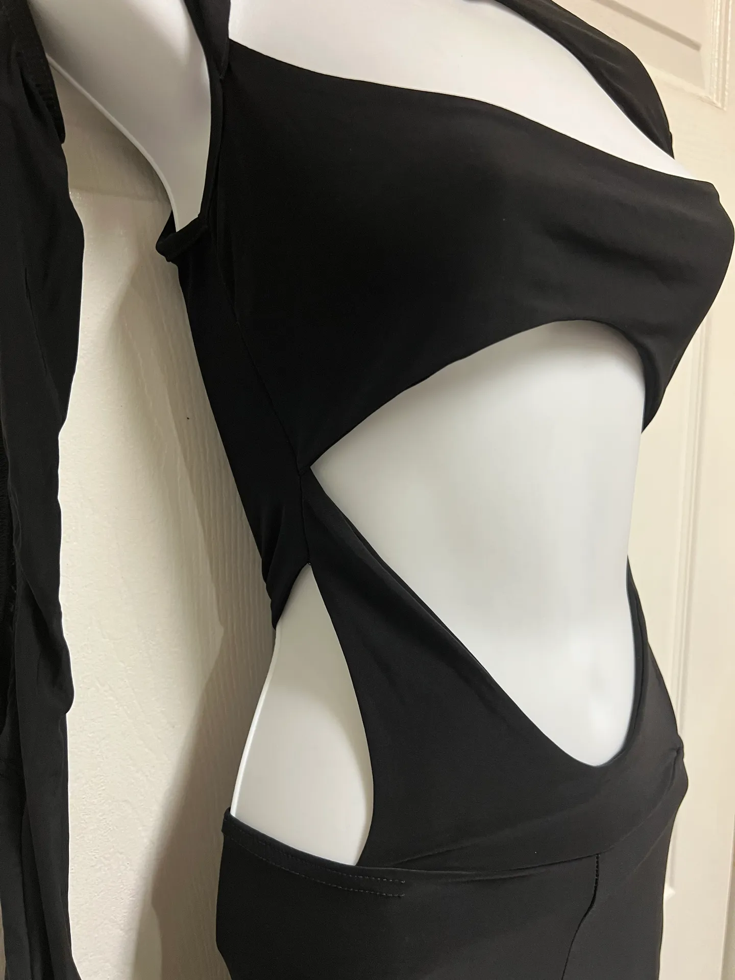 Pretty Little Thing Shape Black Slinky Cut Out Tie Back Jumpsuit - Image 5