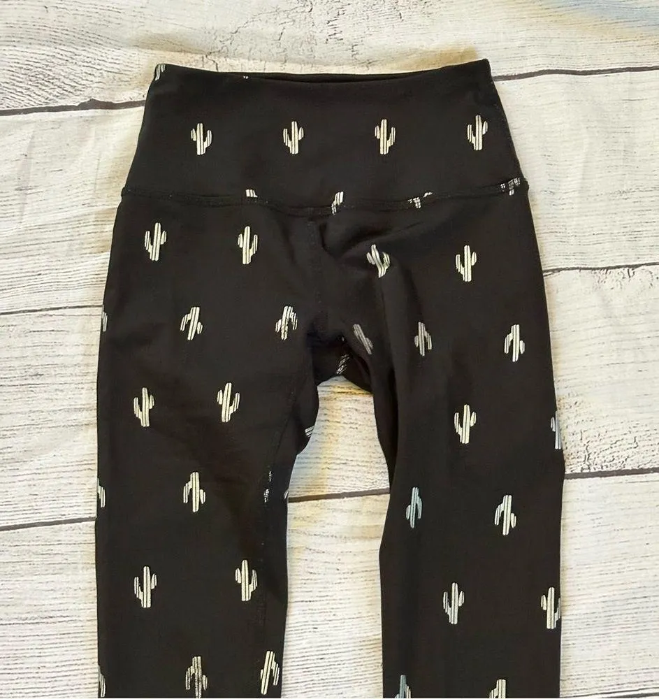 Beyond Yoga size XS black silver saguaro cactus leggings - Image 4