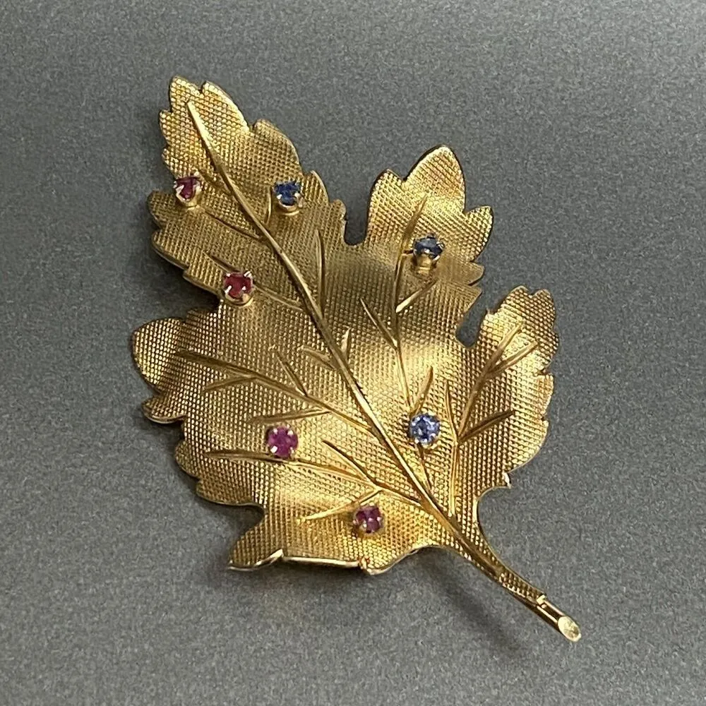 VINTAGE CARL ART Signed 14K Solid Gold Ruby Sapphire MAPLE LEAF BROOCH PIN - Image 2