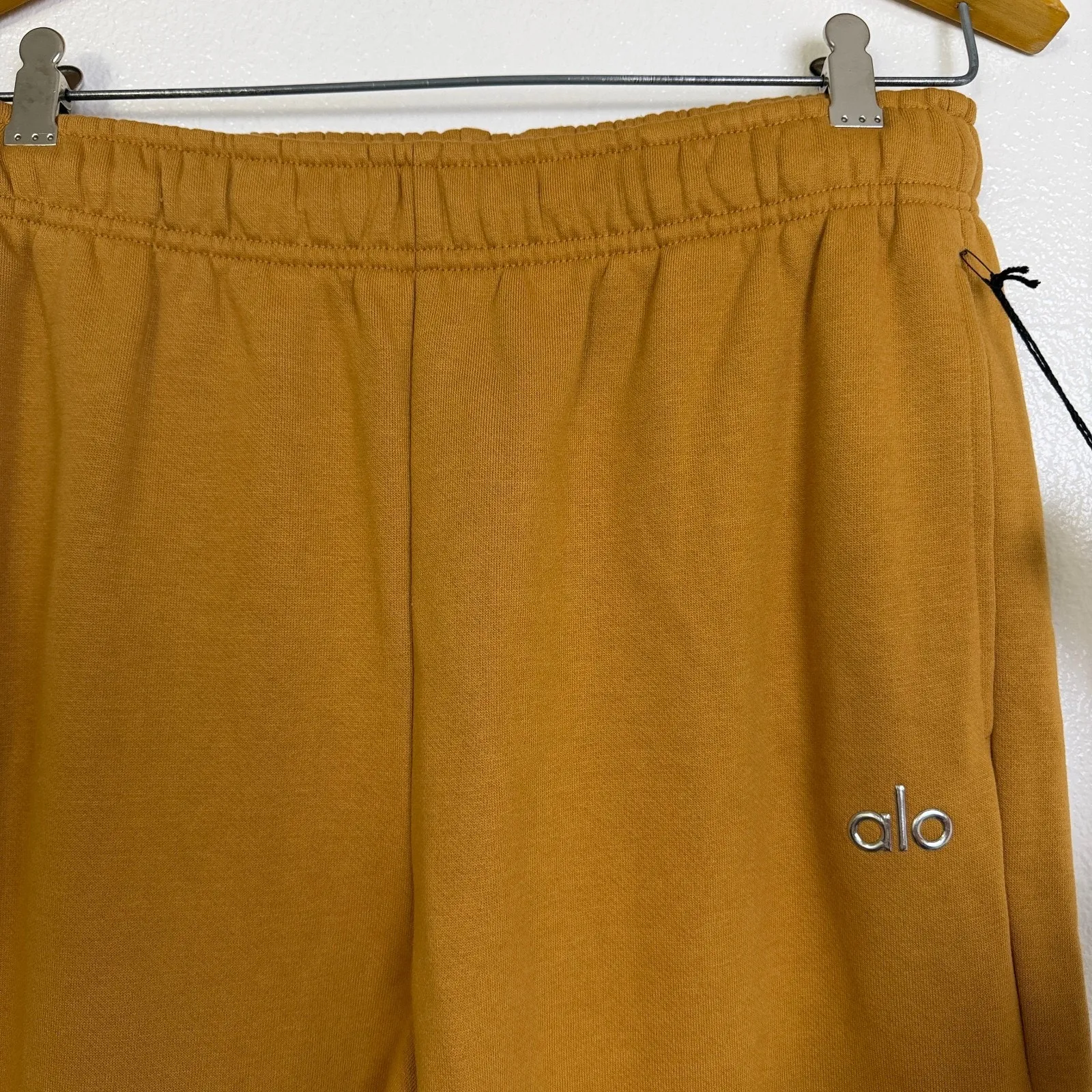 Alo Womens Accolade Sweatpants Medium Toffee Yellow Athleisure Gym Lounge NWT - Image 2