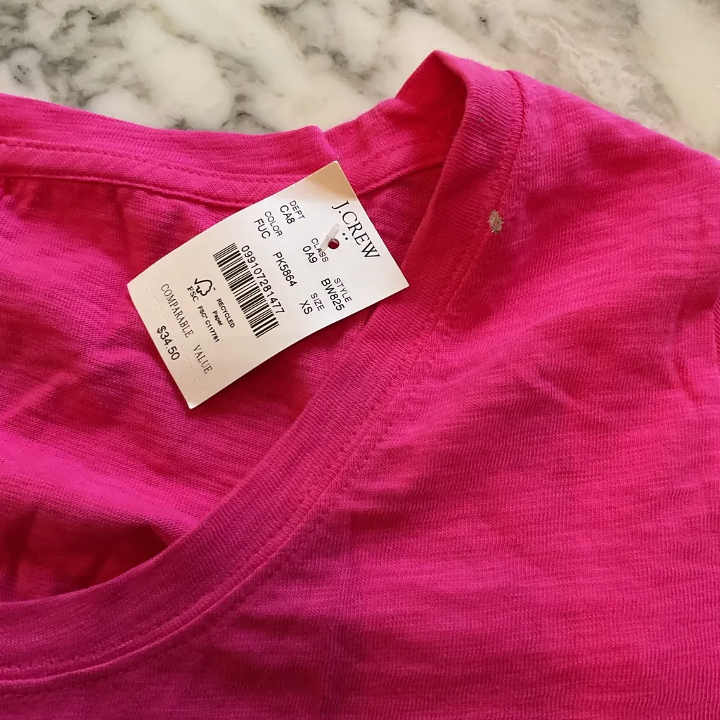 NWT J.Crew Short Sleeve Girlfriend Tee Hot Pink Sz XS Stubborn Tape On Collar - Image 4