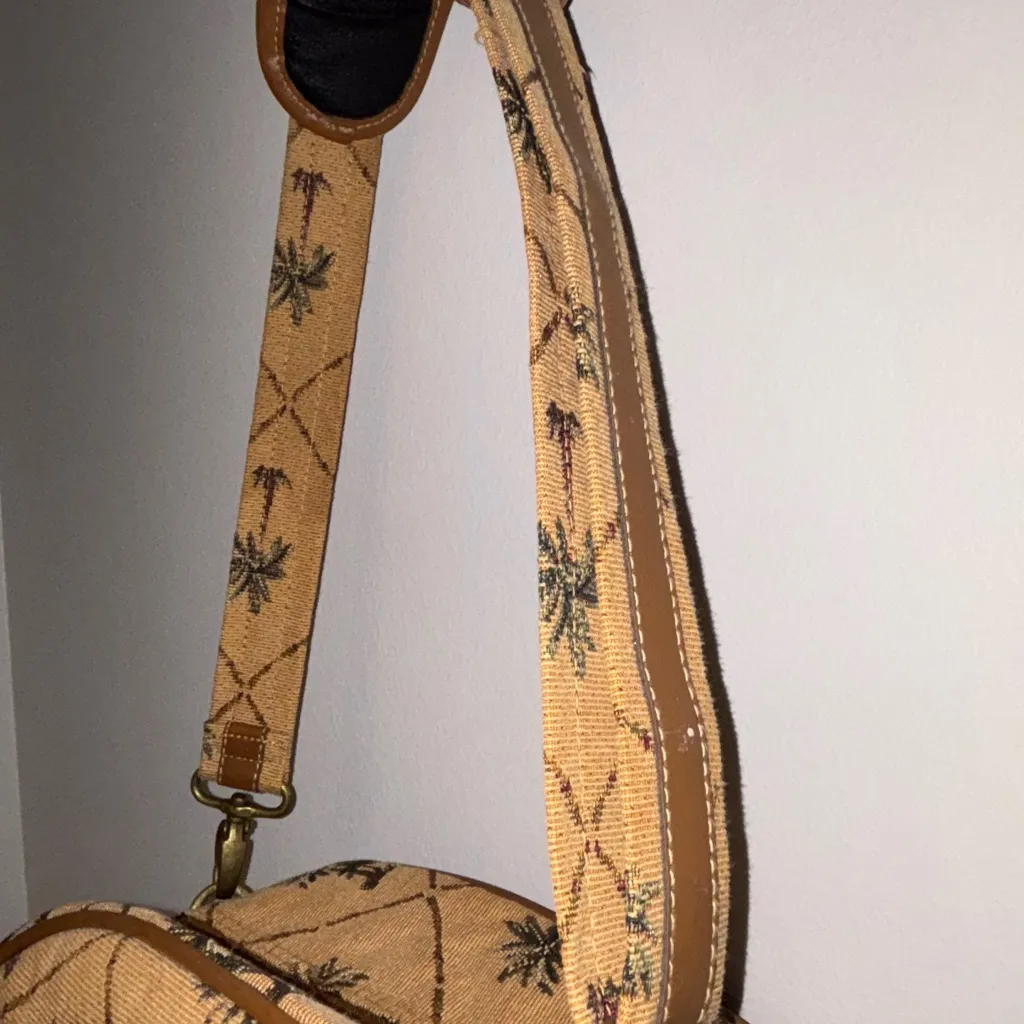 Chic Pegasus Tan Palm Tree Women's Travel Bag - Image 7