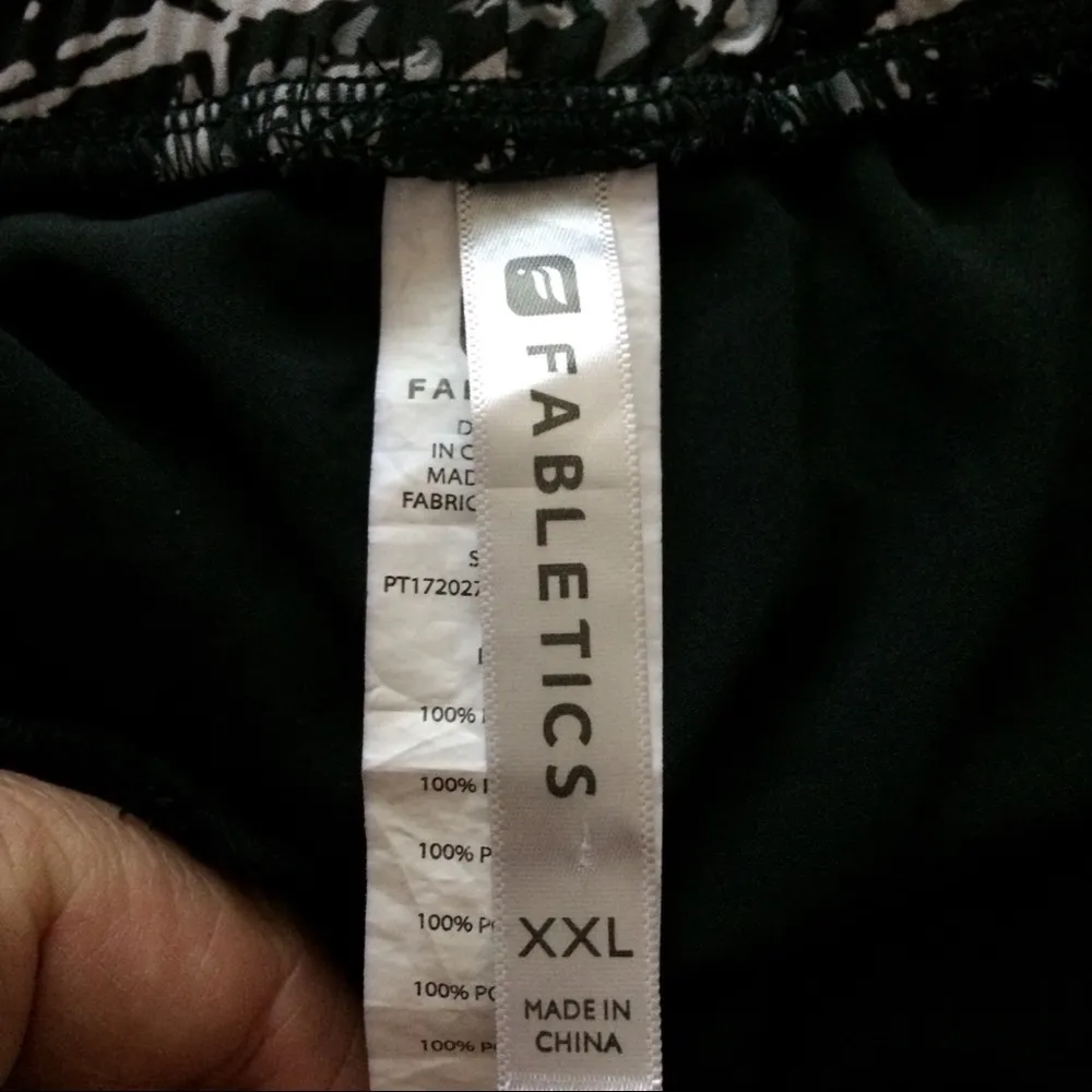 Fabletics  Shea Pant in Black/Paradise Print Size XXL - Image 4