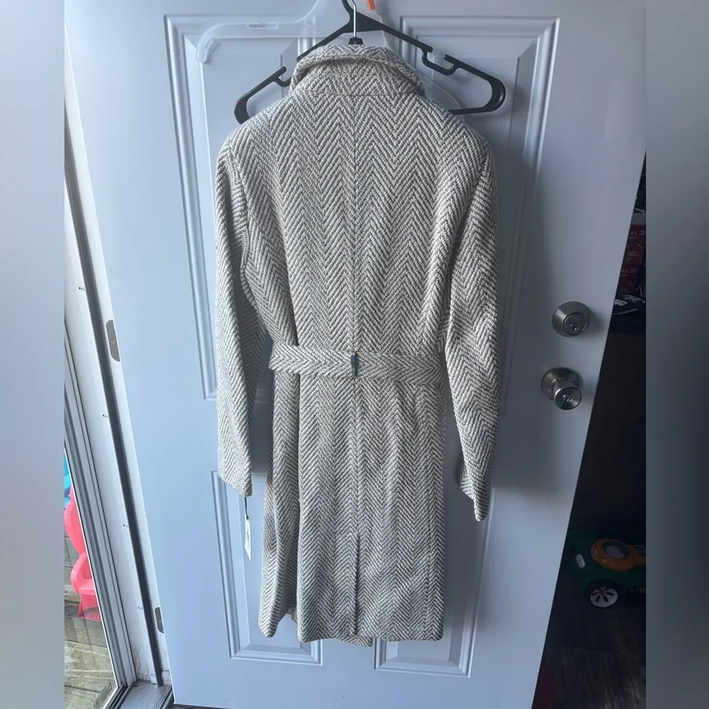 Nwt Ivanka Trump Wool Blend trenchcoat With Belt Originally $400  size 6 - Image 7