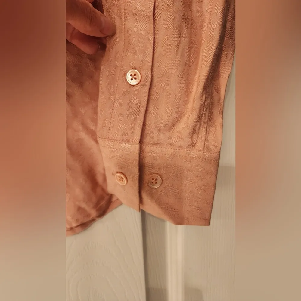 Equipment Leema Women's Pink Rose Cloud Button-Up Top Size Small - Image 12