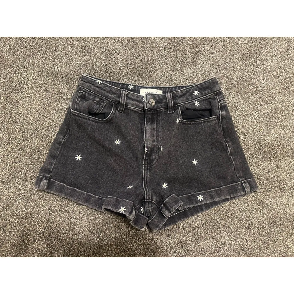 Pacsun Denim Black Jean Shorts Floral Embroidered Size 25 - Image 4