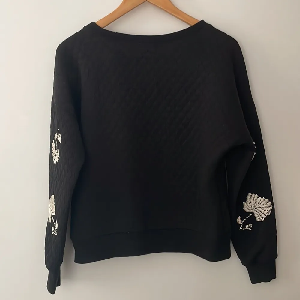 Embroidered Quilted  Crewneck Sweater - Image 4