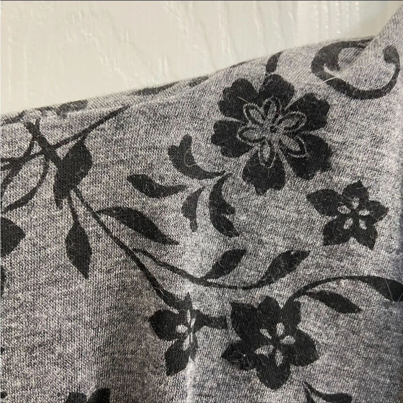 Vintage Brittany Black Gray Floral Open Front Waterfall Shrug Sweater Wrap 90s ! - Image 3