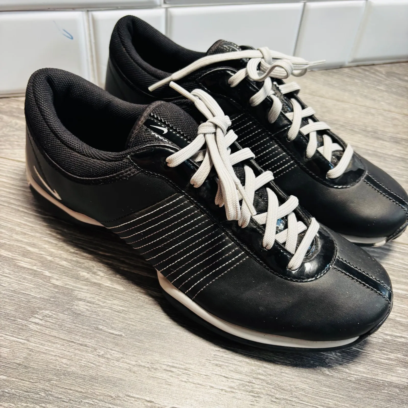 Nike Women's Black Delight II Golf Shoes Spiked Leather White Stitching Size 9.5 - Image 2