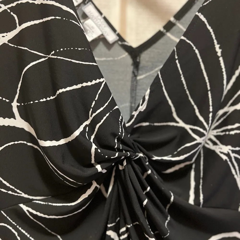 Abstract Flower Pattern Black and White Midi Dress with Folded Twist Neckline Size 12 - Image 4