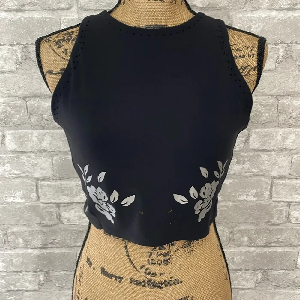 Athleta  Conscious Eyelet Crop A-C - Image 2